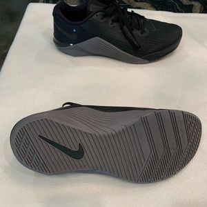 Nike Mitcon 4 worn 2-3x great Like New condition